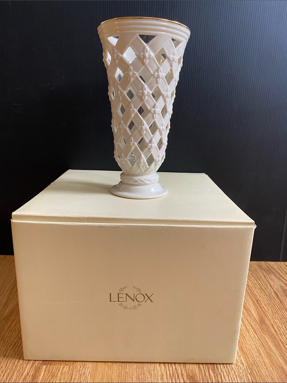 Classic Lenox Lattice Pierced Vase with 24k Gold Trim
